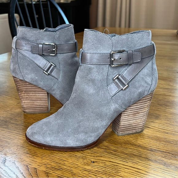 ⭐️ Cole Haan Minna Suede Buckle Gray Ankle Boots Booties Block Heel Size 8 B - Picture 5 of 12